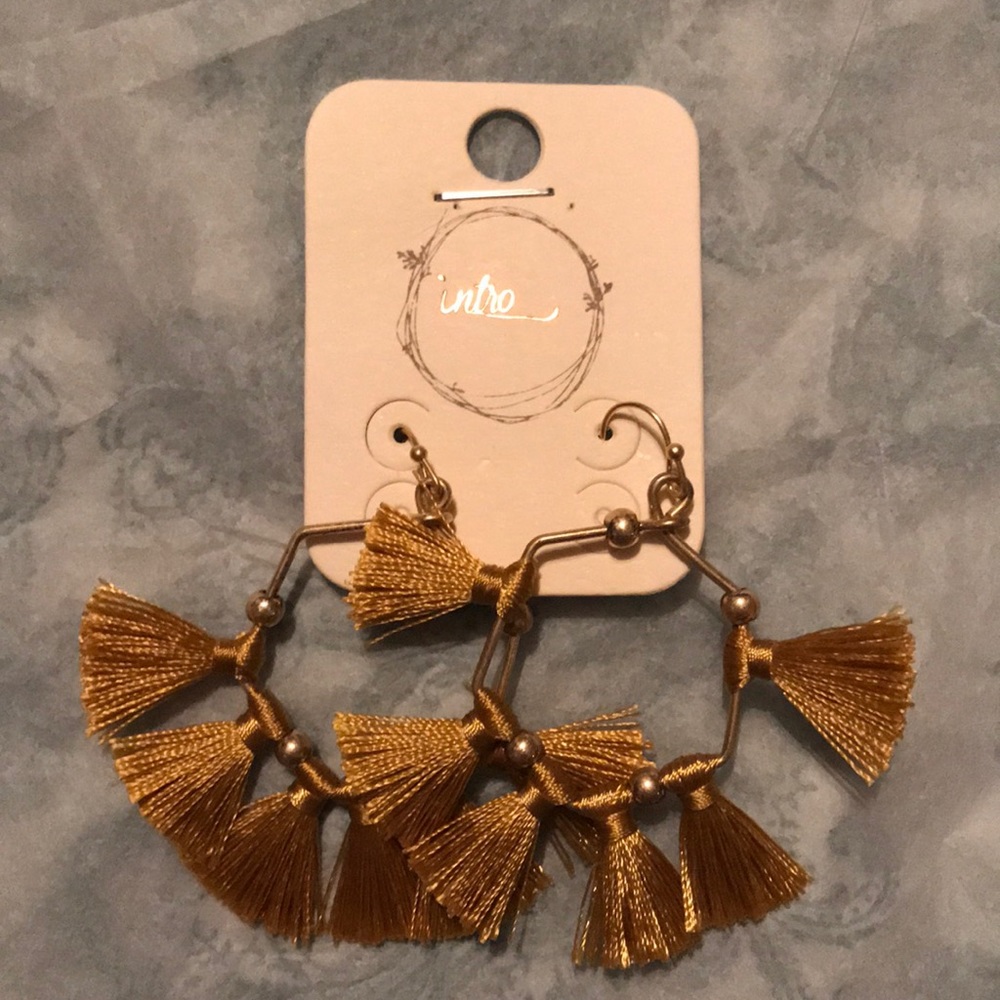 2 pair of boutique style earrings, New in package